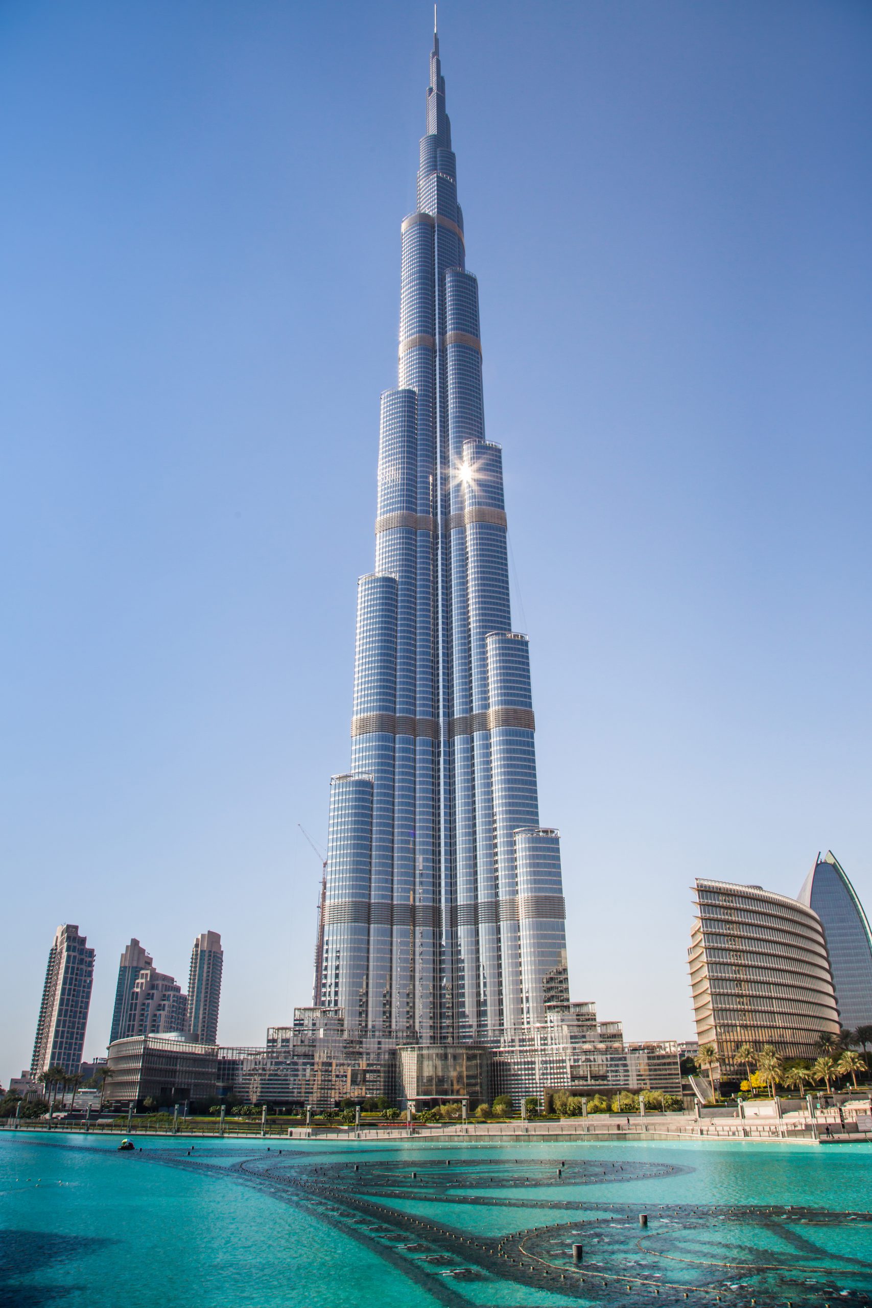 Бурдж халифа постройка. Бурдж Халифа. Башня Бурдж Халифа в Дубае. Башня Бурдж-Халифа (Дубай, ОАЭ, Архитектор Эдриан Смит). Дубай здание Бурдж Халифа.