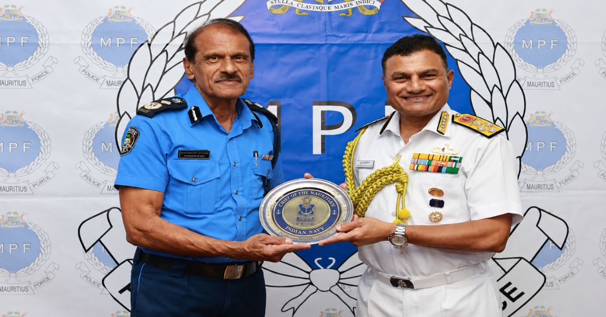 Navy Chief Meets Senior Mauritius Officials